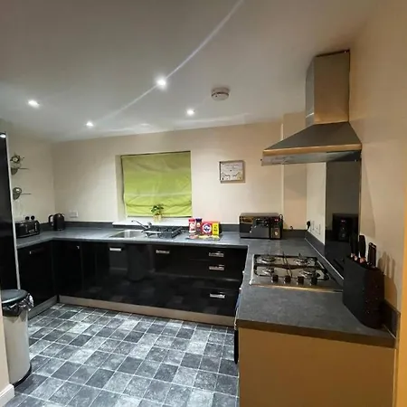 Appartement 1 Double With Twin Beds In A 2 Bedroom Shared Bristol