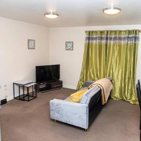 Appartement 1 Double With Twin Beds In A 2 Bedroom Shared *