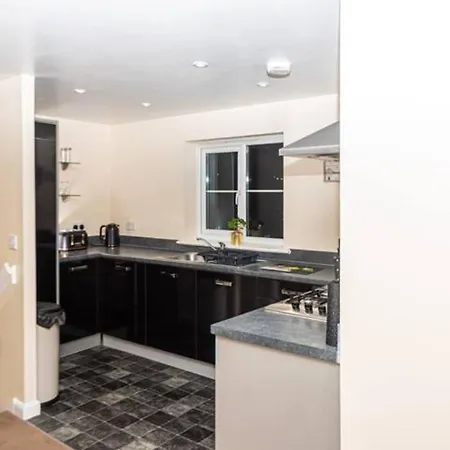 1 Double With Twin Beds In A 2 Bedroom Shared
