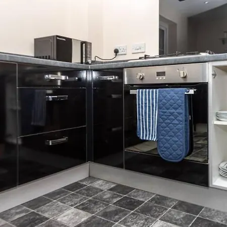 דירה 1 Double With Twin Beds In A 2 Bedroom Shared