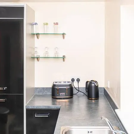דירה 1 Double With Twin Beds In A 2 Bedroom Shared