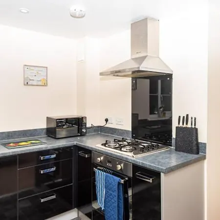 1 Double With Twin Beds In A 2 Bedroom Shared *